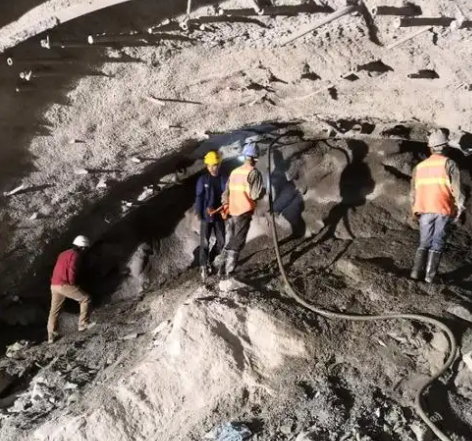 商州隧道拱顶带模注浆料，微膨胀注浆料的特点及施工工艺